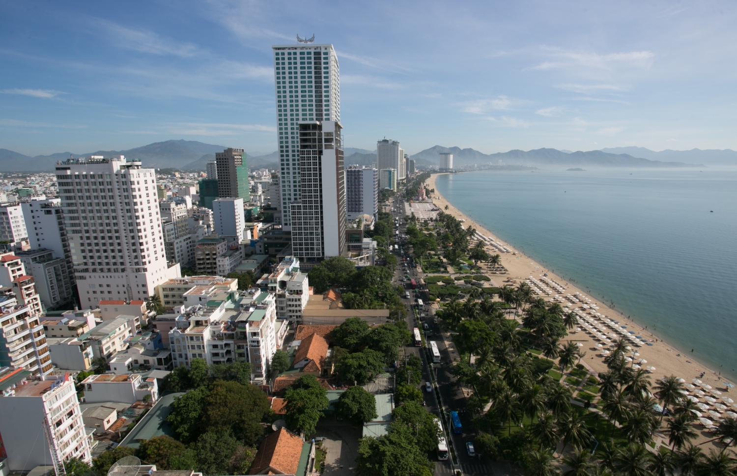 Khu phố ven biển Nha Trang - Ảnh: TIẾN THÀNH