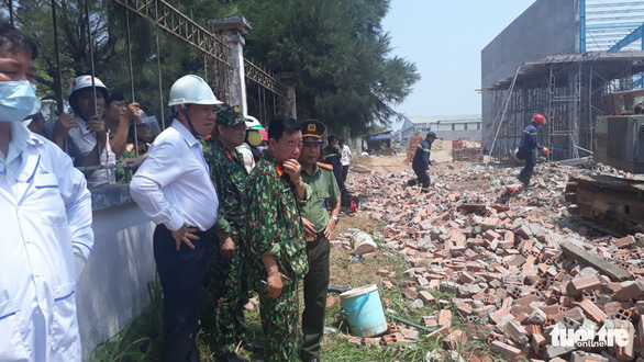 Bí thư tỉnh ủy Vĩnh Long Trần Văn Rón đang có mặt trực tiếp chỉ đạo công tác cứu nạn - Ảnh: THANH NAM